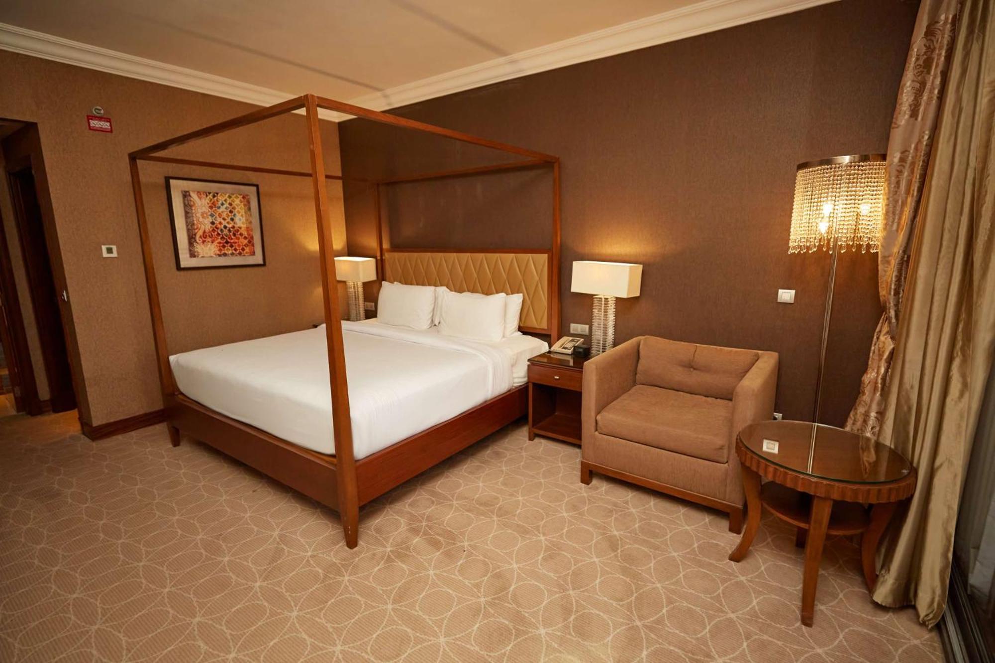 Hilton Alexandria King'S Ranch Hotel King Mariout Exterior foto